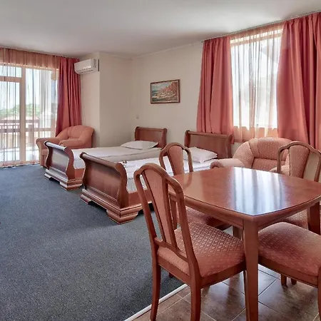 естрея резидънс и Хотел Св. Св. Константин и Елена