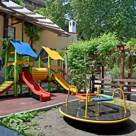 естрея резидънс и 4*