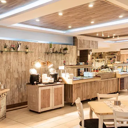 естрея резидънс и Хотел