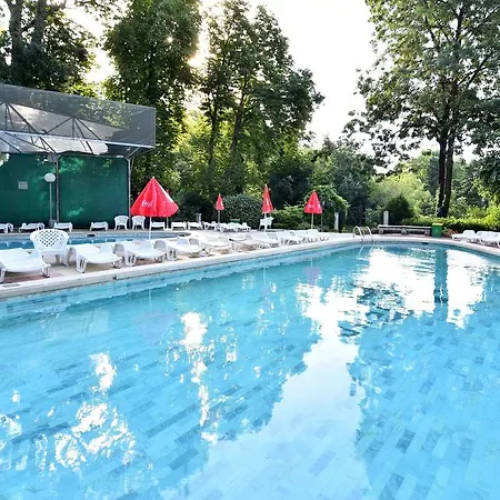 Хотел естрея резидънс и