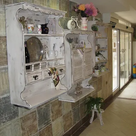 естрея резидънс и Хотел 4*