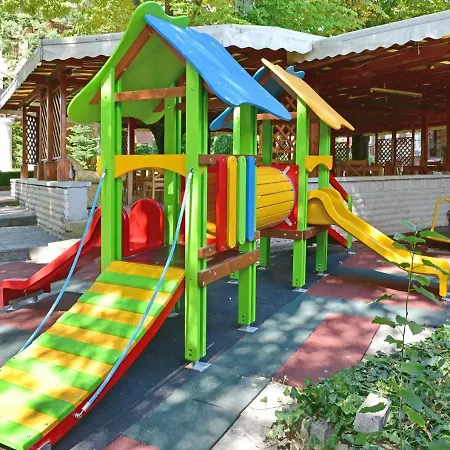 естрея резидънс и Хотел Св. Св. Константин и Елена