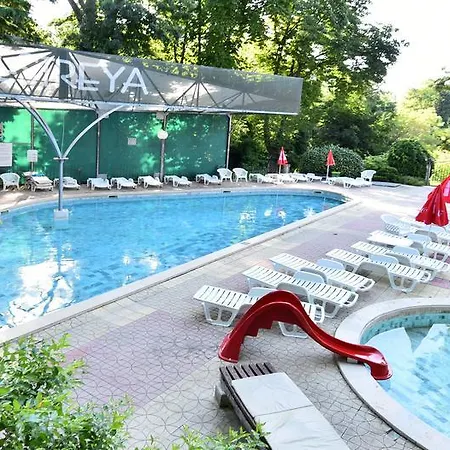 Estreya And Sankt Konstantin & Helena