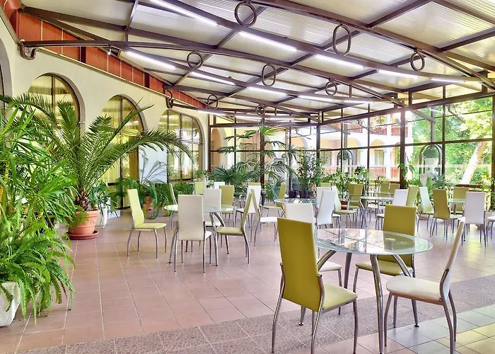 Hotel Estreya And Sf. Constantin și Elena