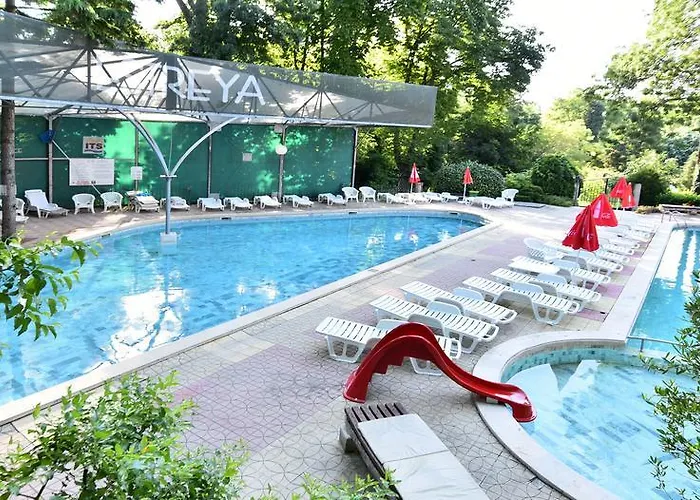 Estreya And St Constantin et Helena