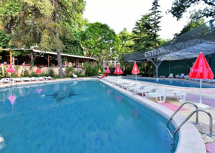 Hotel Estreya And 4*