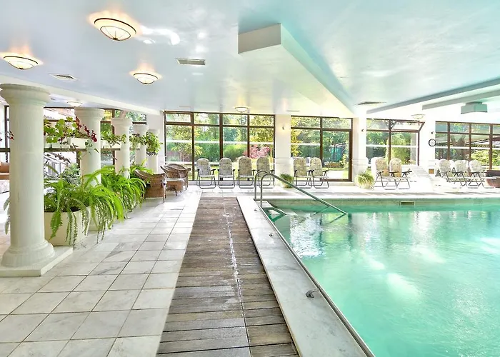 Estreya And St Constantin et Helena