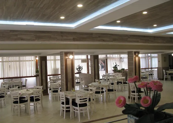 Estreya And Sf. Constantin și Elena